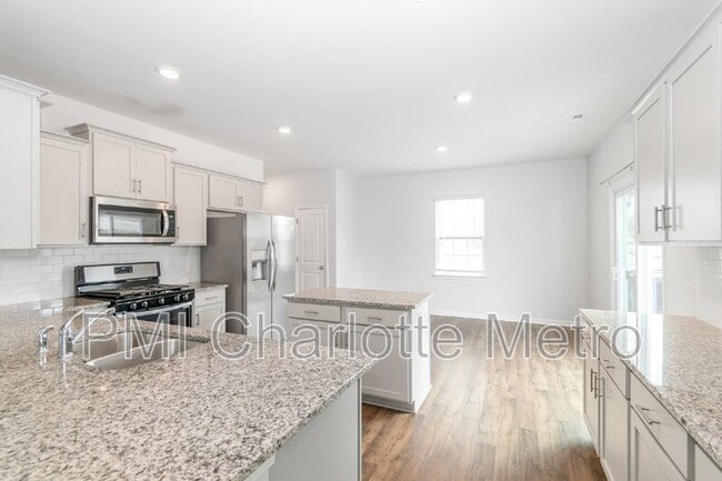 Photo - 8019 Rowling Dr