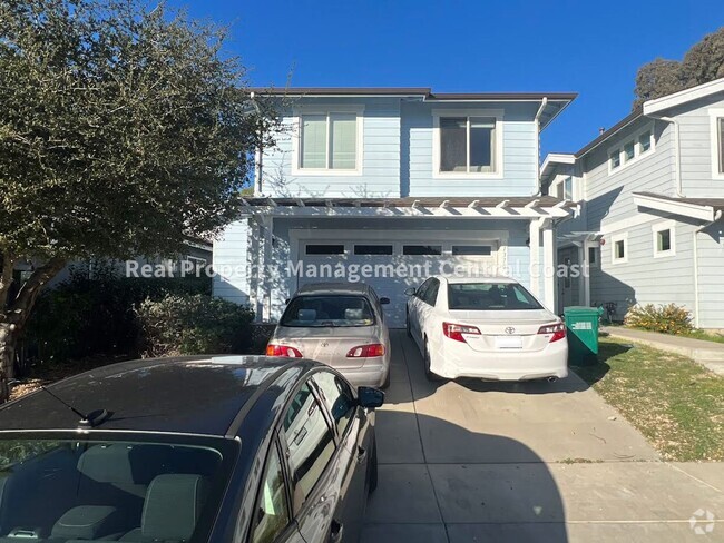 Building Photo - AVAILABLE JULY - Updated 5 Bedroom Home Cl...