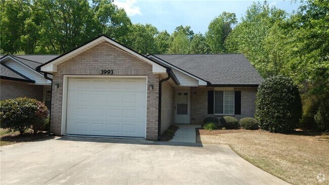Building Photo - 2 bed/2 bath end unit in Gainesville Rental
