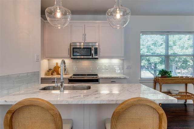 Photo - 5830 Oram St