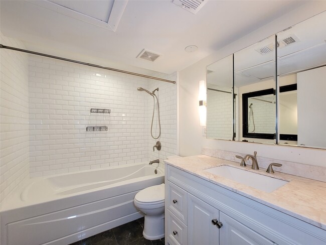 Building Photo - 2243 W Alabama St Unit B