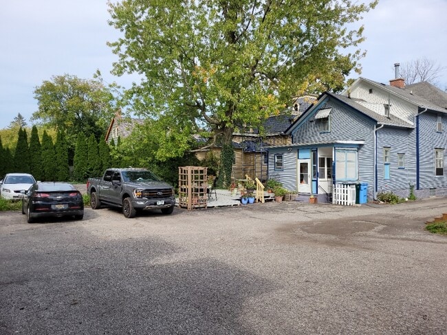 back of house/parking area - 811 N Capitol Ave Unit A