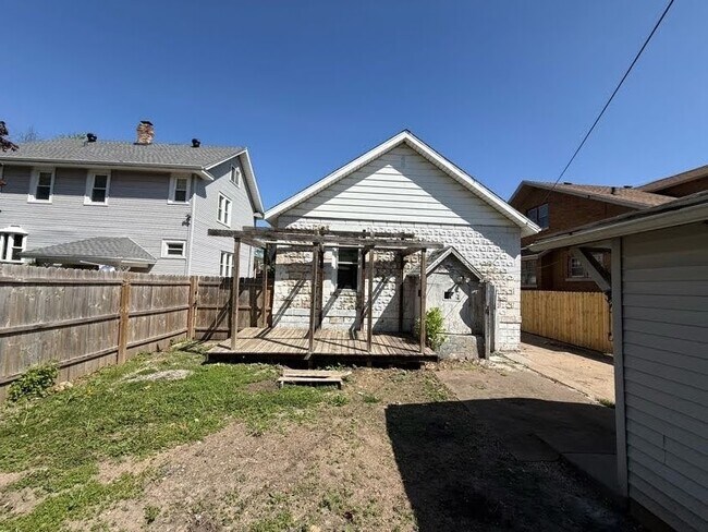 Photo - 314 E McClure Ave