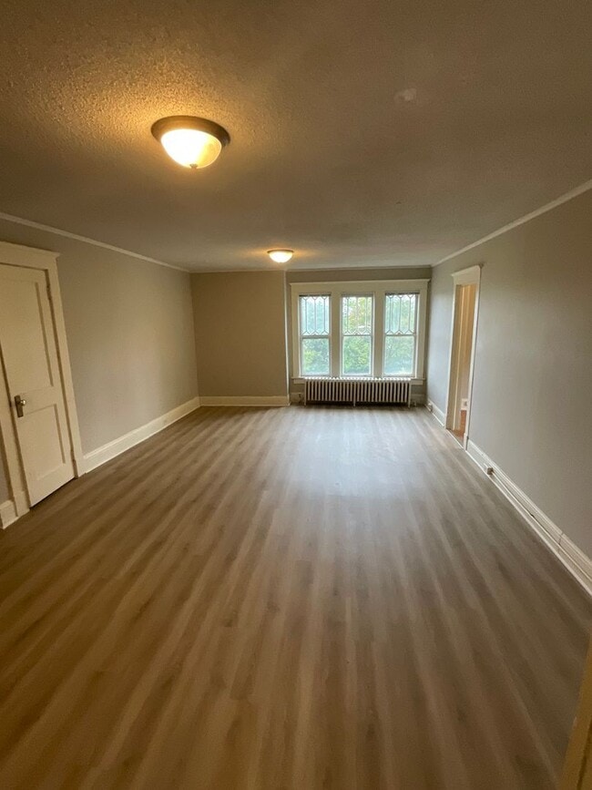 Building Photo - 601 Woodland Ave Unit Upper