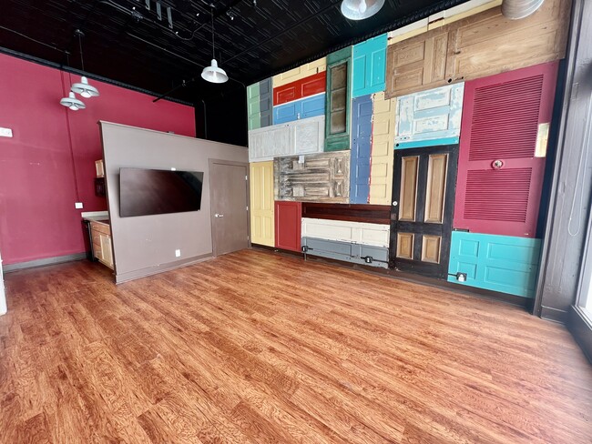 Building Photo - Downtown Loft