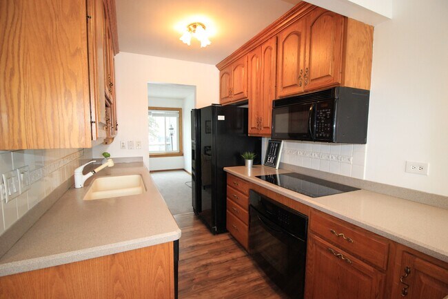 Photo - 493 Shadow Lake Bay