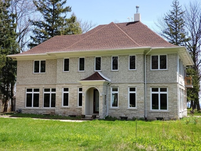 Photo - 598 Lake Shore Rd