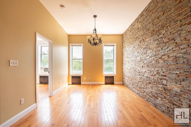 Photo - MENAHAN STREET Unit 3F