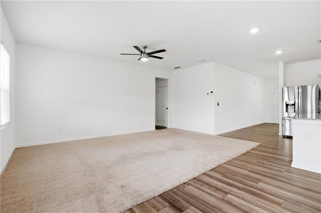 Photo - 395 Knightsbridge Ln