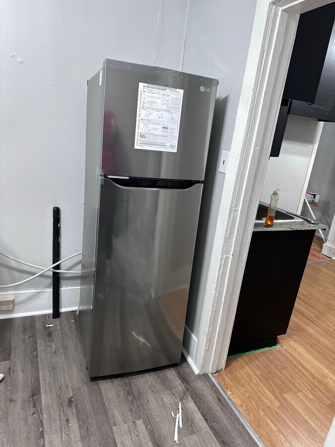 Photo - 1040 Athol St