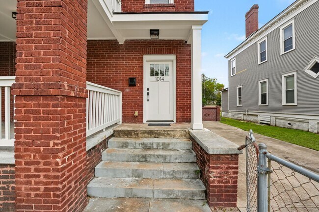 1012-1014 E Anderson St