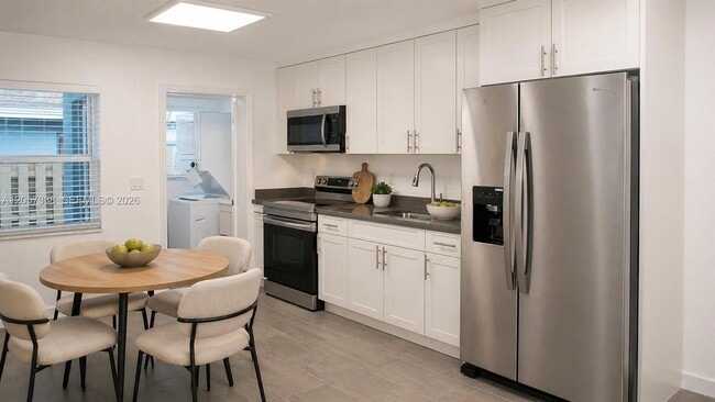 Building Photo - 3641 NE 1st Terrace Unit 3641