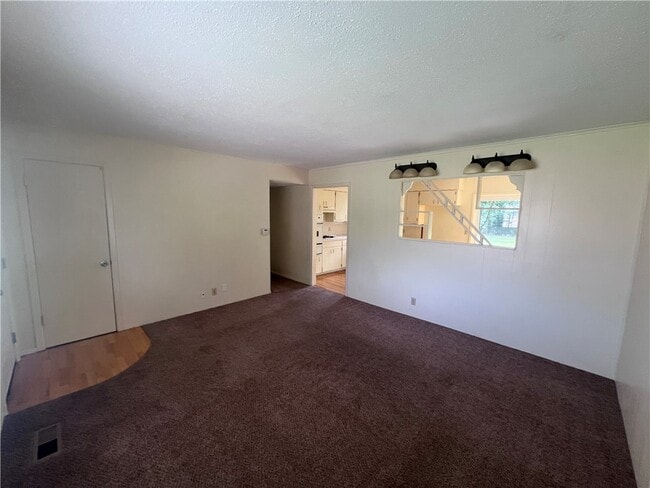 Photo - 609 Cedar St