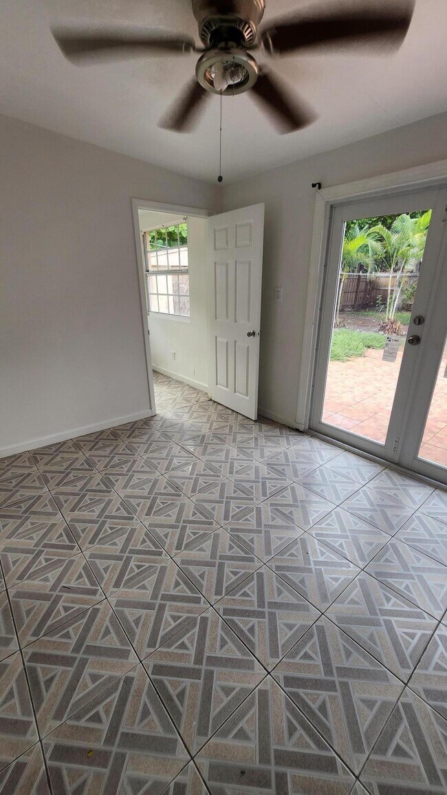43 SW 11th St
