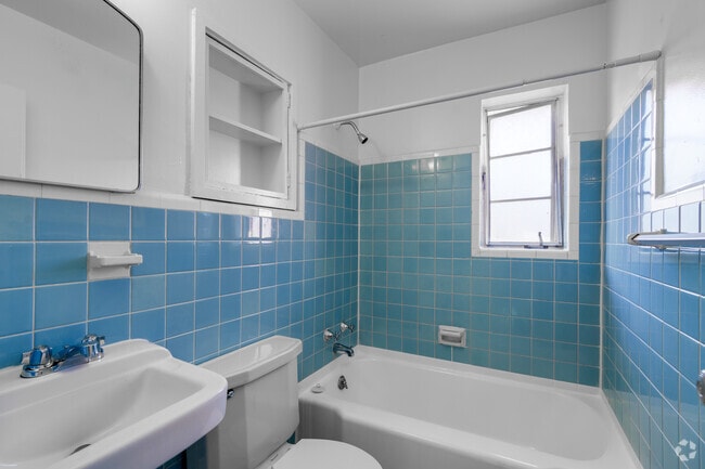 1BR, 1BA - 750SF - Lake Ivanhoe Shores Apartments