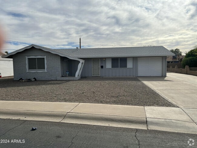 Building Photo - 10749 W Cherry Hills Drive West Rental