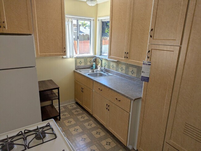 3351 Caroline Ave Unit 2