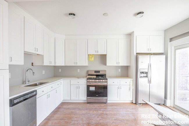 Building Photo - 190 Kelton Unit 3