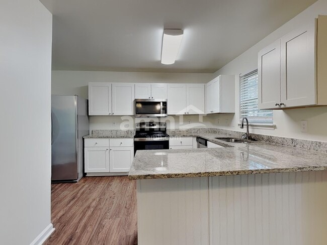 Photo - 102 Lake Bridge Ct