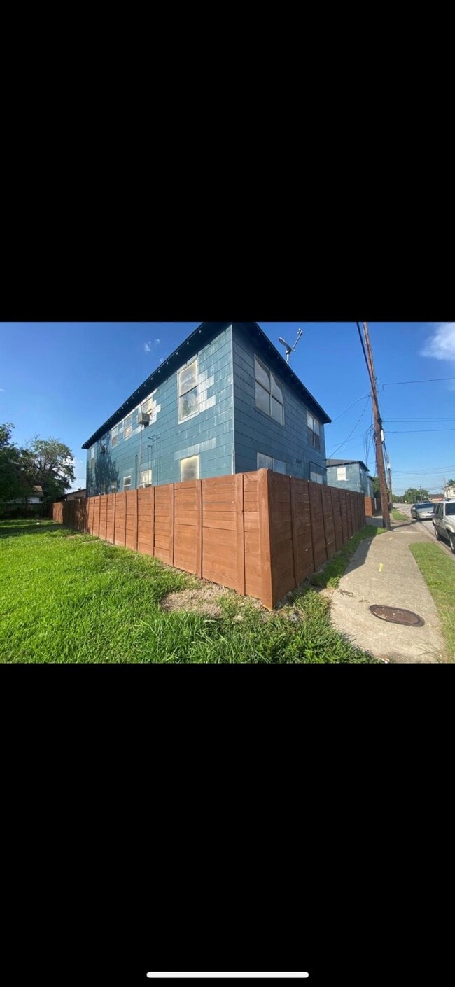 Photo - 4615 Market St Unit 2