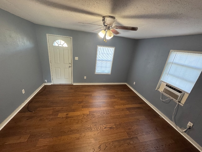 Photo - 1700 Avenue H