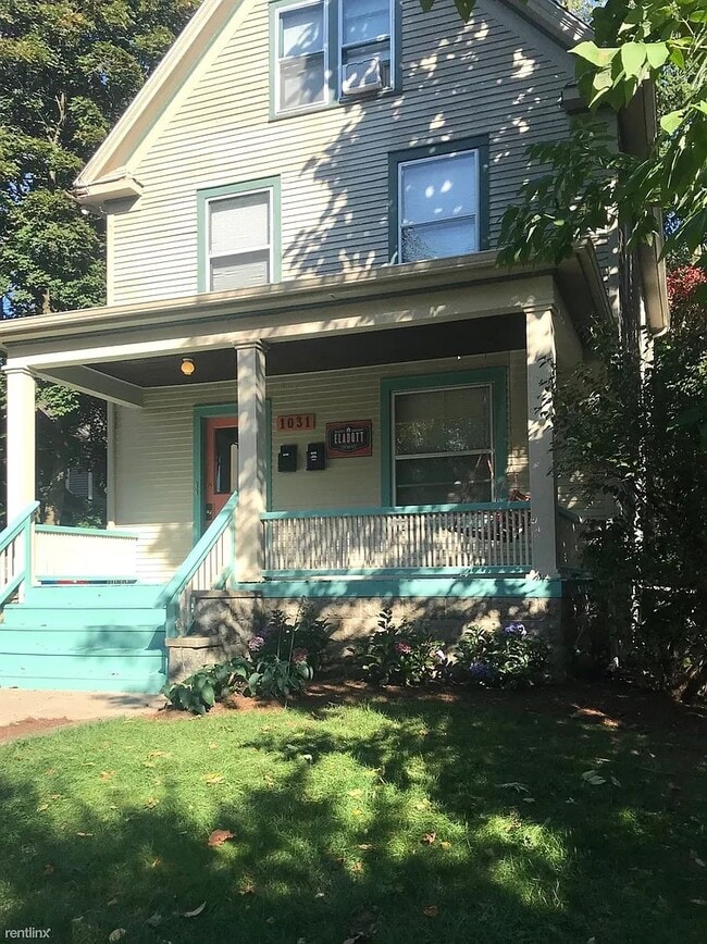 Building Photo - 1031 S Forest Ave Rental