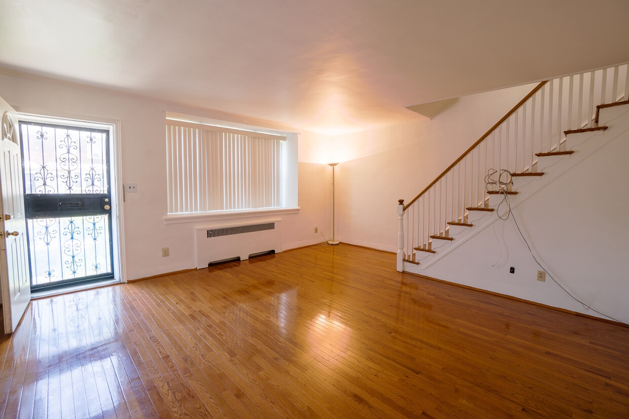Living room - 6835 Kindred St (Philadelphia, PA)