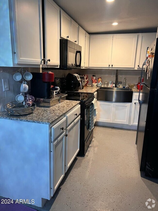 Building Photo - 9360 S Hahn St Rental