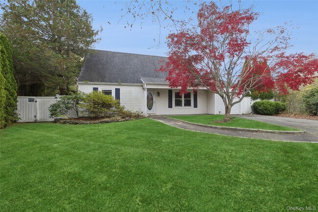 3 Meadowgrass Ln