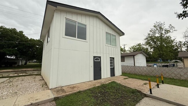 Building Photo - 508 N Main St Rental