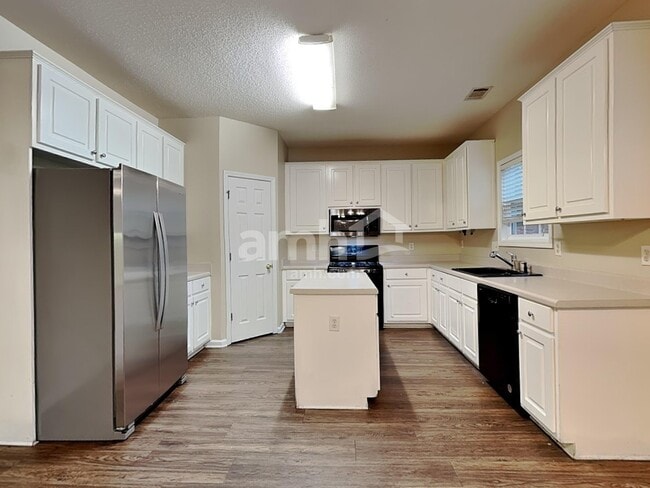 Photo - 429 The Gables Dr