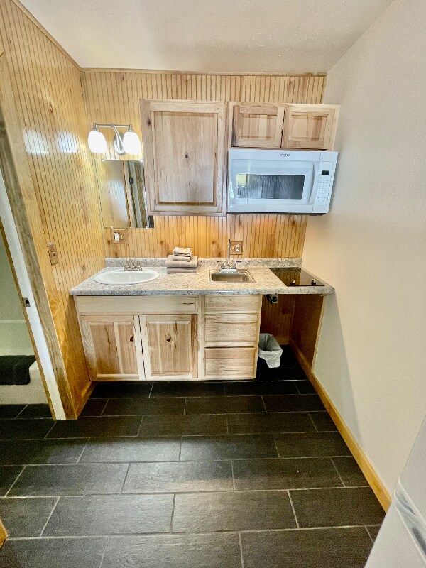 Photo - 102 N Maple Ave