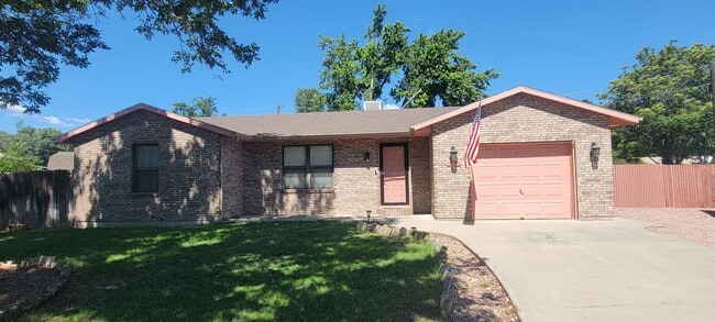 Building Photo - 3 bedroom 2 bath home