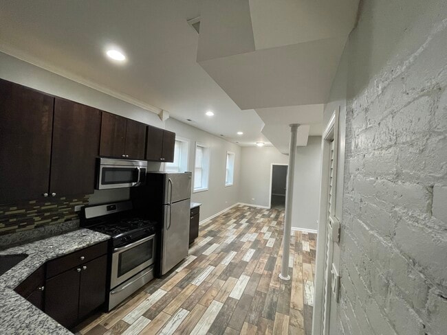3057 N Troy St Unit 3