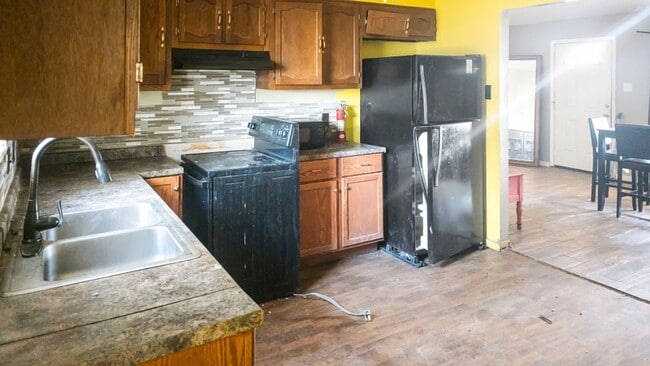 Photo - 204 Truman St