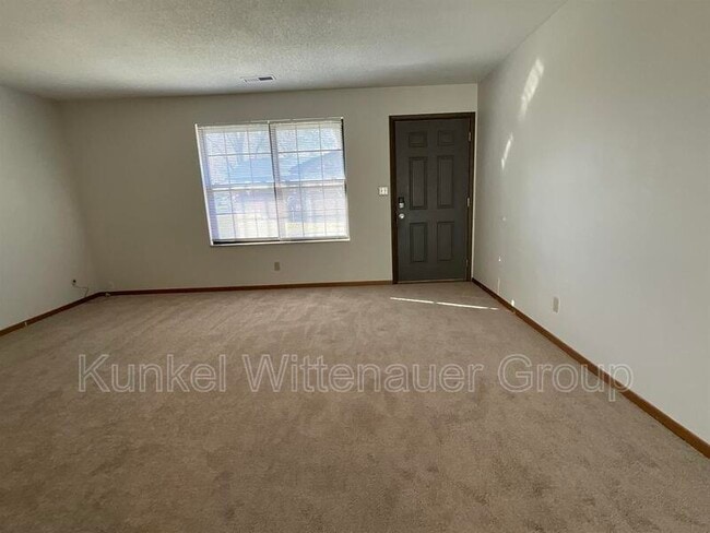 Photo - 438 Williamsburg Dr