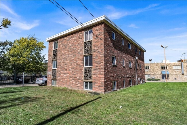 Building Photo - 18809 Bella Dr Unit 4