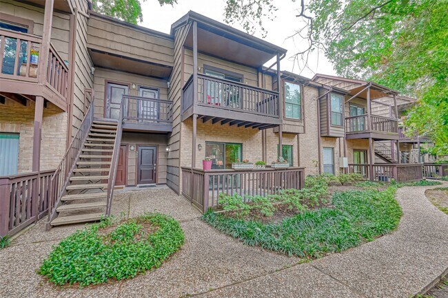 Building Photo - 11711 Memorial Dr Unit 389