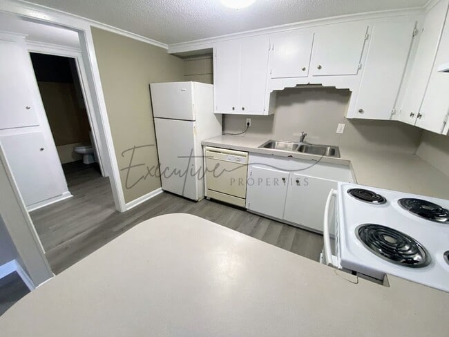 Photo - 1BR Apartment – $795 w/ ALL Utilities Paid! Unit 419 Clarence St. #4