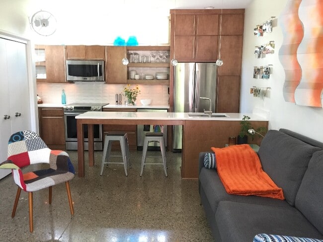 Building Photo - 622 Fatherland St Rental