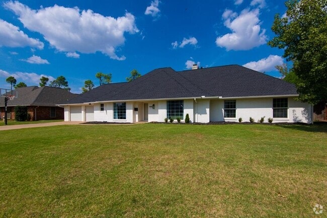 Building Photo - 3025 Regency Ct Rental