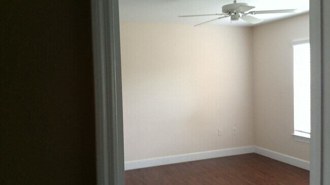 Photo - 2 Bdrm Condo blocks from Universal Studios