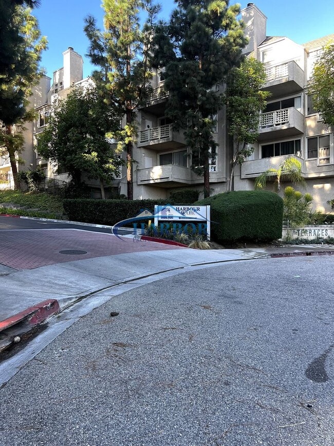 Building Photo - Beautiful San Pedro Condo 2 Bedroom 2.5 Bath