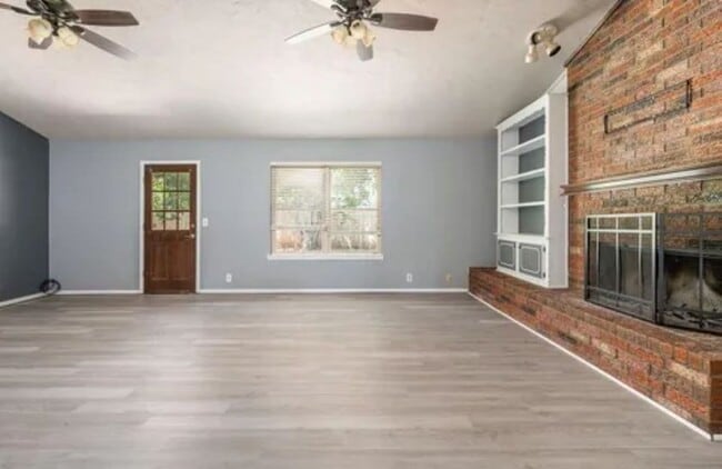 Photo - Updated 3 Bedroom/2 Bath Home w/Beautiful Landscaping - Edmond Schools