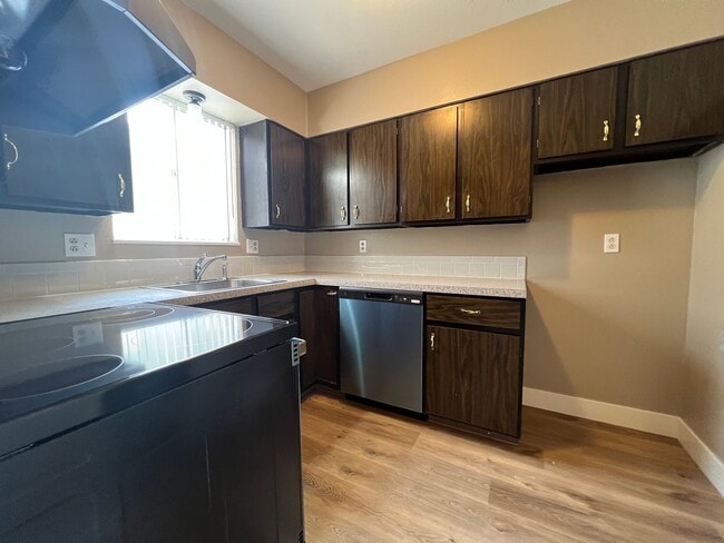Photo - Renovated 2 Bedroom 1 Bathroom Unit!