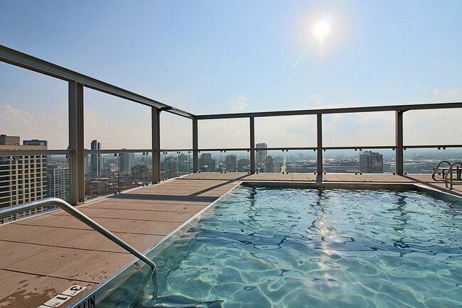 Building Photo - 799 N La Salle Dr Unit 704