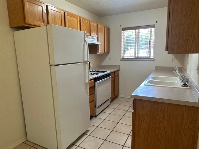 Photo - 2 bedroom 2 bathroom duplex available for ...