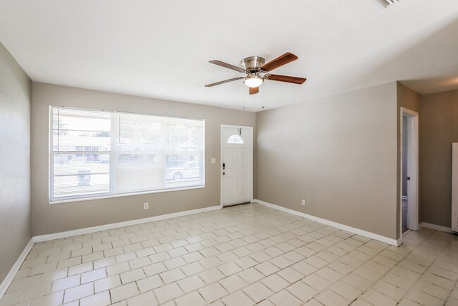 Photo - 2750 SW 2nd Ct