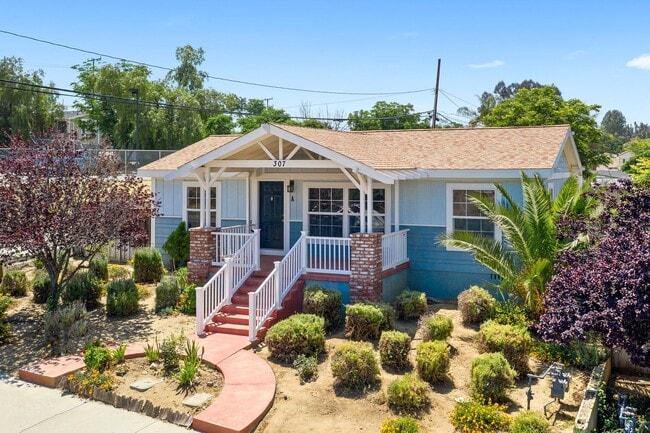 Building Photo - 307 N Poe St Unit 1