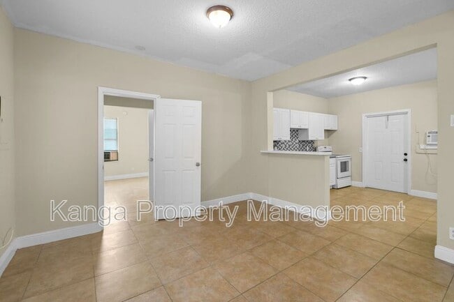 Photo - 3721 Henry Ave Unidad #B (Lower)